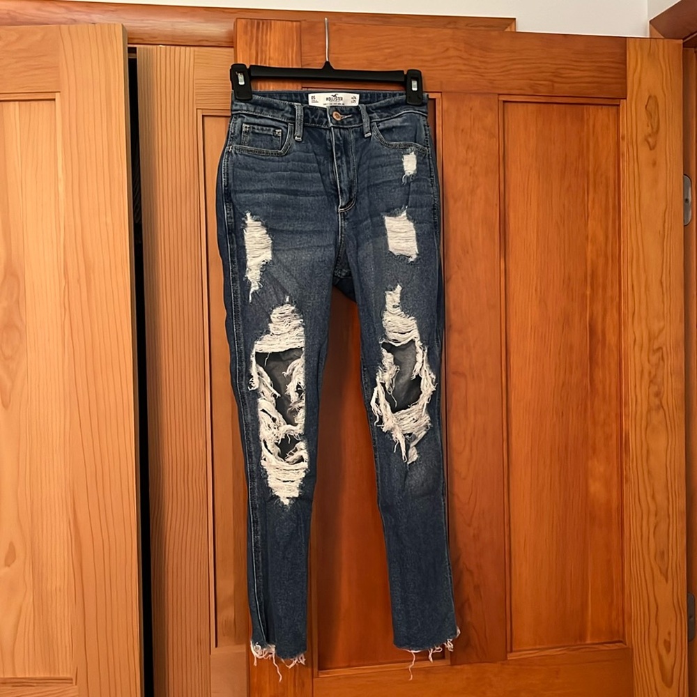 Hollister Jeans w24 and L25. Curvy High Rise Mom Jean